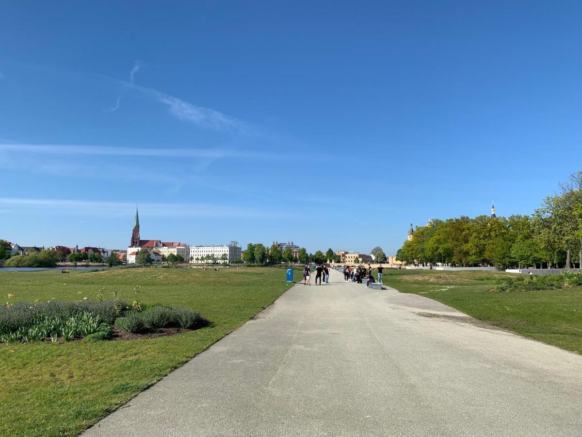 Zimmer Im Ug Direkt In Der Innenstadt, Centrum Schwerin  Exterior photo