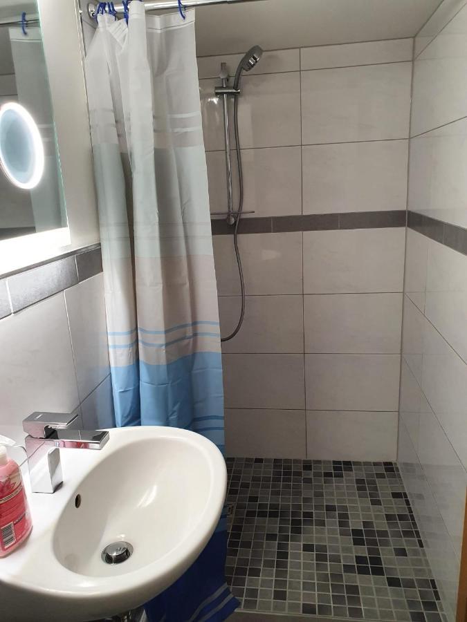 Zimmer Im Ug Direkt In Der Innenstadt, Centrum Schwerin  Exterior photo